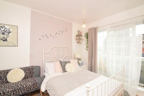 2 bedroom flat for sale - Kingsman Street, London