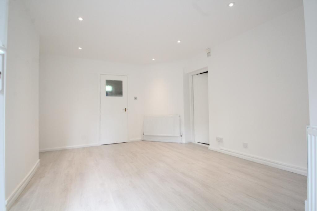 Hollins House, Tufnell Park Road... Studio £1,250 pcm (£288 pw)
