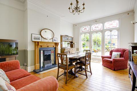 40 Cecil Road, London, N10 2BU