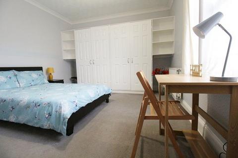 1 bedroom in a house share to rent, 16 Eastbourne Street Monks Road, Lincoln, Lincolnshire, LN2 5BW, United Kingdom