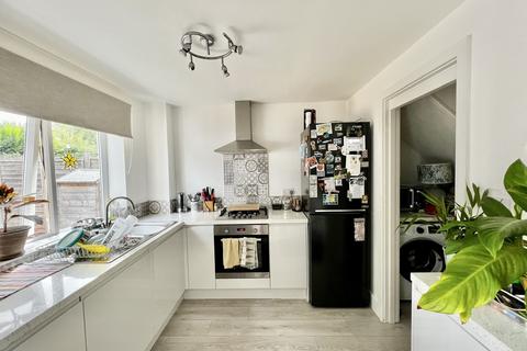 3 bedroom semi-detached house to rent, Palin Gardens, Radcliffe-on-Trent