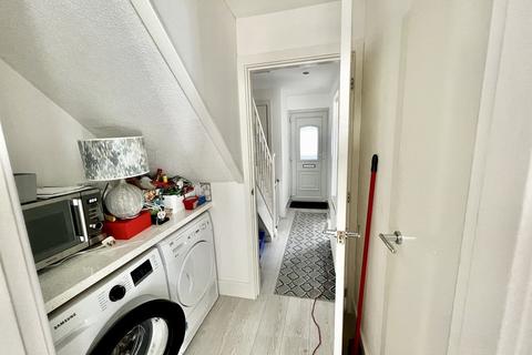 3 bedroom semi-detached house to rent, Palin Gardens, Radcliffe-on-Trent