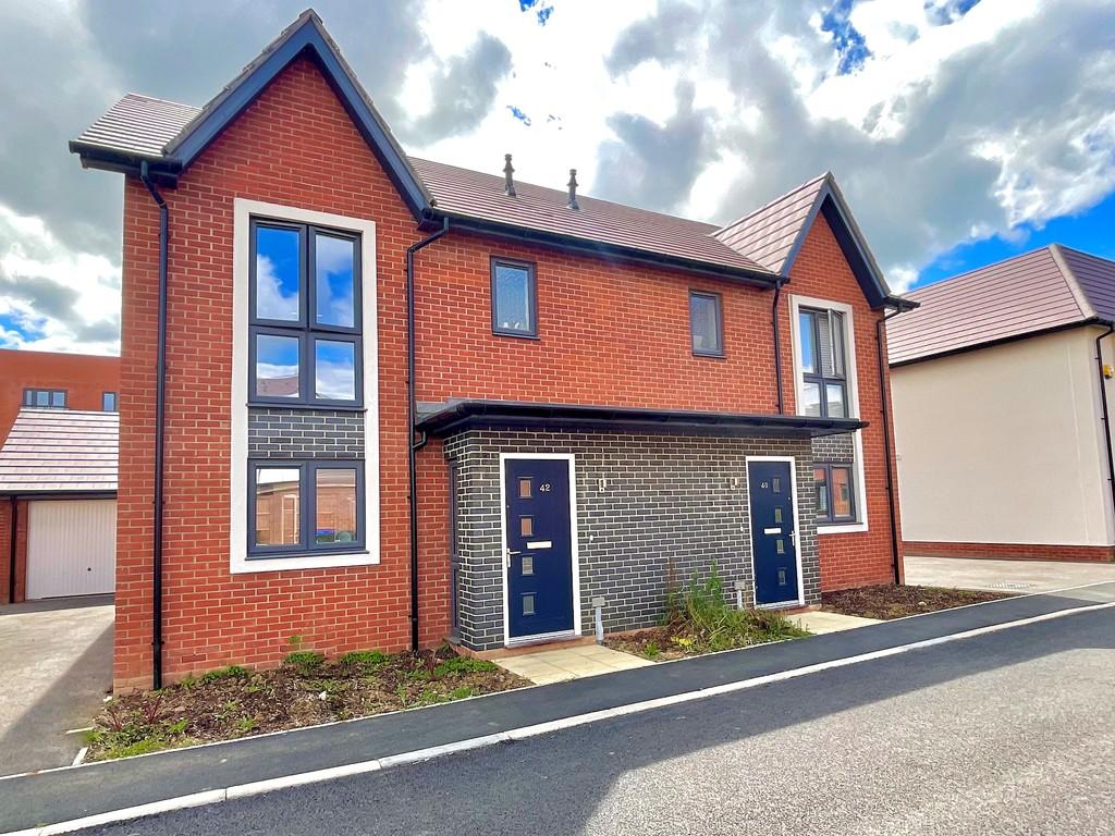 Rievaulx Way, Daventry, NN11 2PG 3 bed semidetached house £300,000