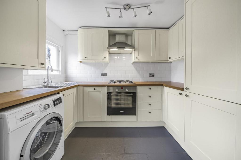 Heyford Avenue, Vauxhall 2 bed flat £570,000