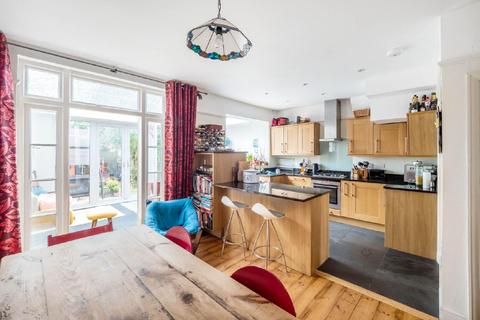 44 Meadow Close, London, SW20 9JB