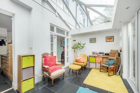 44 Meadow Close, London, SW20 9JB