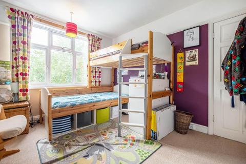 44 Meadow Close, London, SW20 9JB