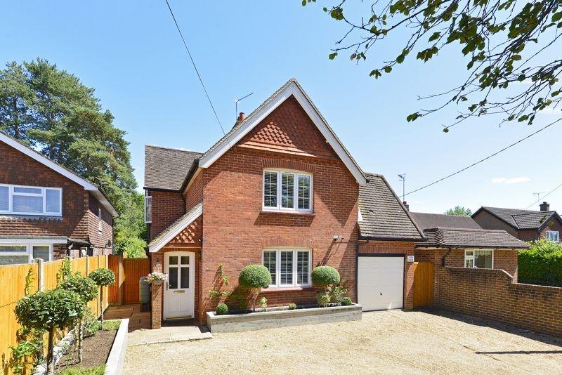 Guildford Road, Cranleigh 4 bed detached house for sale £950,000