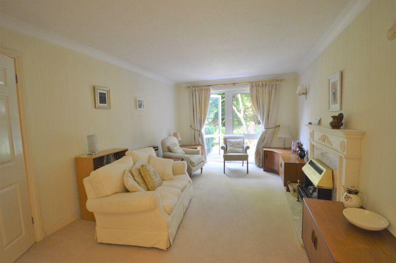 Tanners Lane, Haslemere GROUND FLOOR RETIREMENT FLAT WITH PRIVATE PATIO
