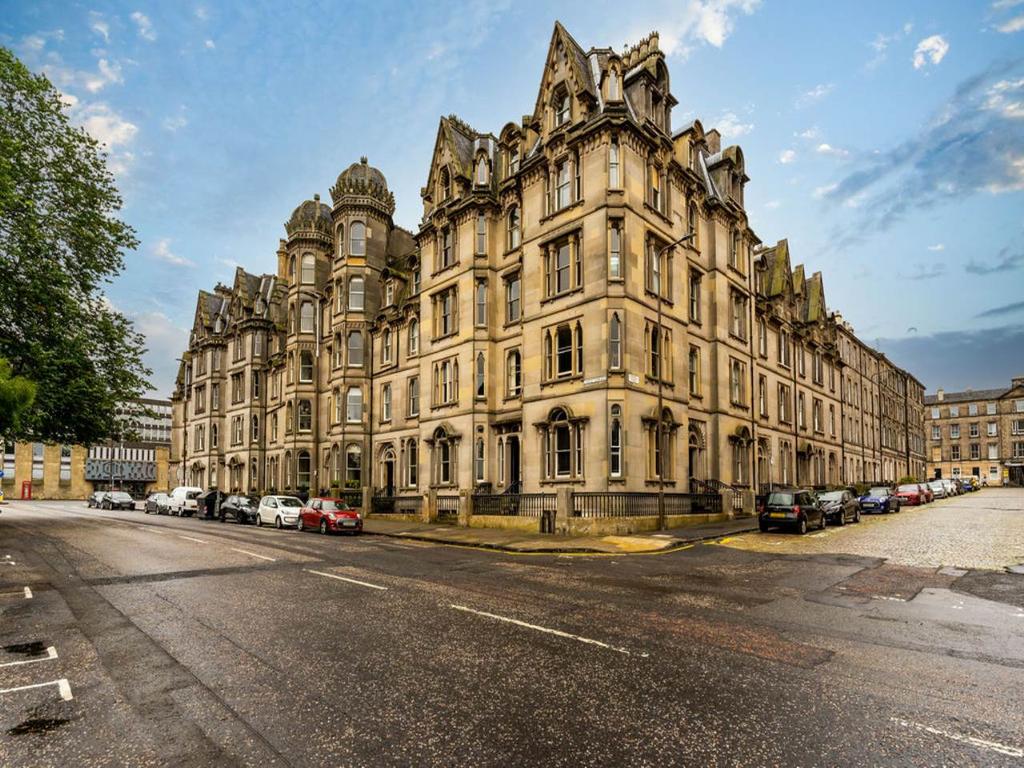Castle Terrace, Edinburgh, 1 bed apartment £265,000