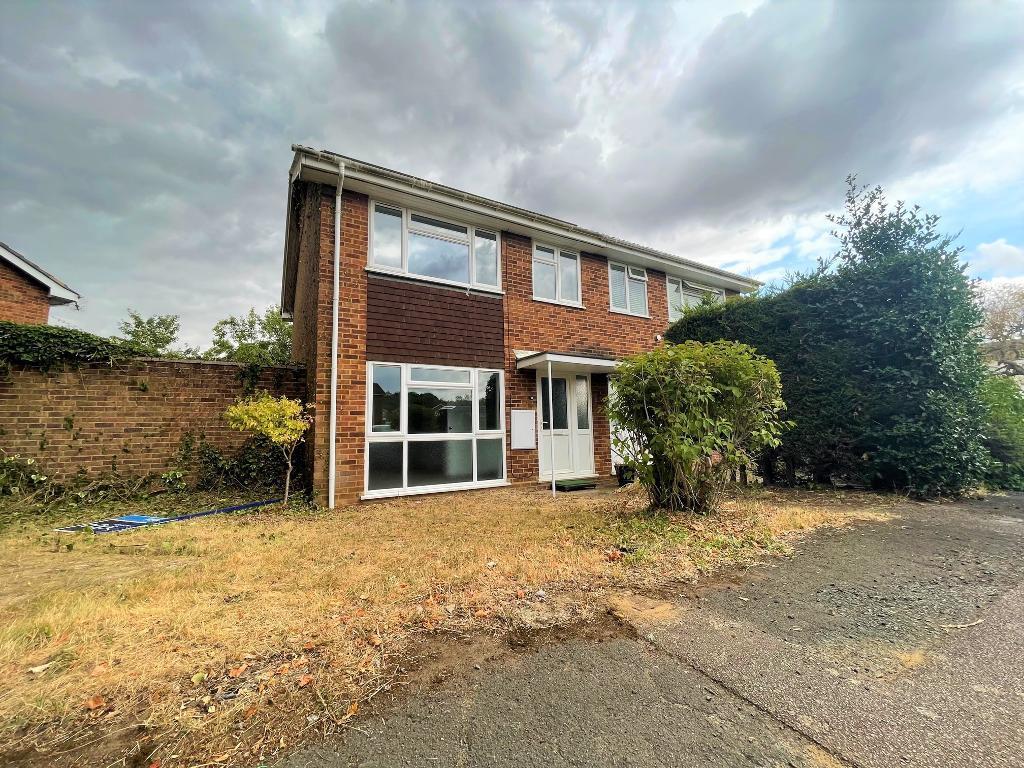 Rosebay Close, Flitwick, Beds, MK45 1PR 3 bed end of terrace house £1,200 pcm (£277 pw)