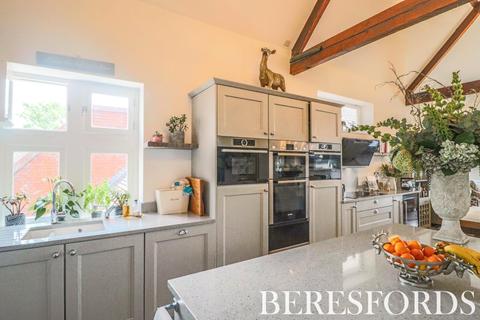 7 Convent Close, Upminster, RM14 2FA