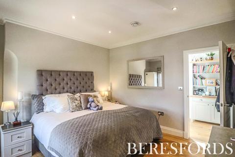 7 Convent Close, Upminster, RM14 2FA