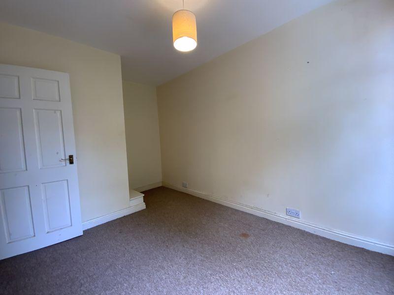 Street, Hyde, SK14 2 bed terraced house £120,000