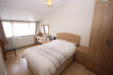 3 bedroom maisonette for sale, Leander Road, Northolt