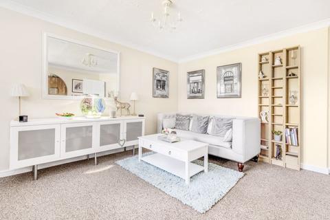 2 bedroom flat for sale - Barker Road, Chertsey