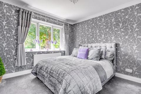 24 Pine Wood, Sunbury-on-thames, TW16 6SG