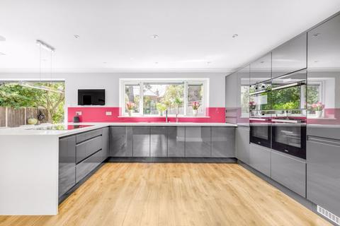 24 Pine Wood, Sunbury-on-thames, TW16 6SG