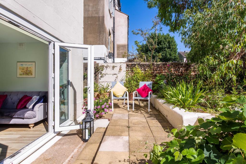 Clarendon Villas, Hove 2 bed flat for sale £465,000