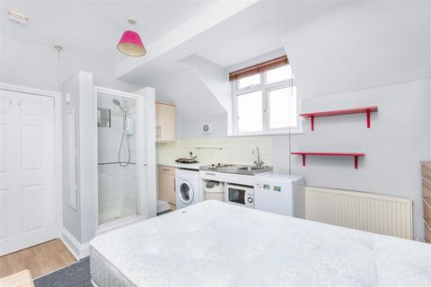 Studio to rent, Upper Richmond Road West, East Sheen, SW14