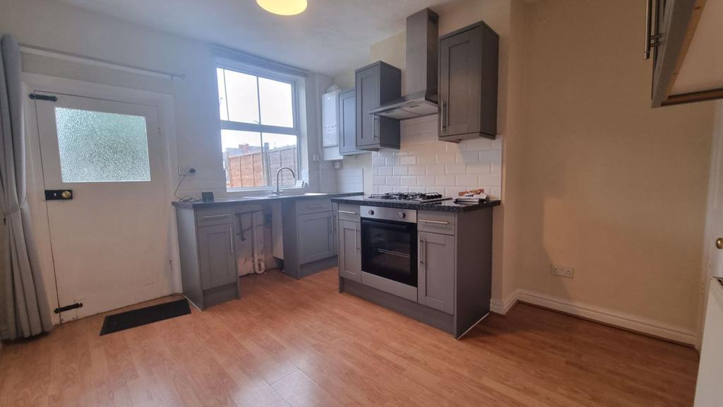 Attwood Street, Halesowen 2 bed terraced house £650 pcm (£150 pw)