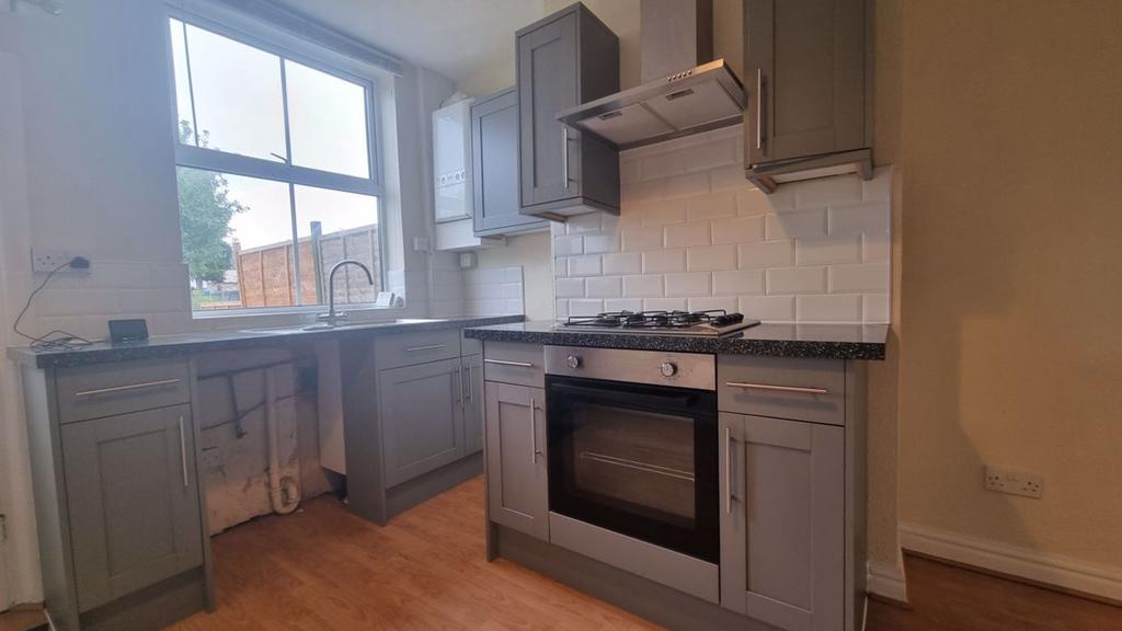 Attwood Street, Halesowen 2 bed terraced house £650 pcm (£150 pw)