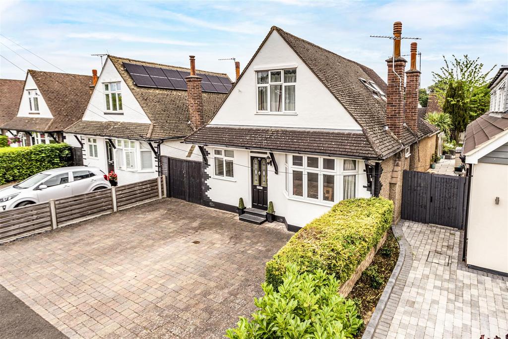 45 Dickens Drive, Row Town, KT15 1 AW - 2.jpg
