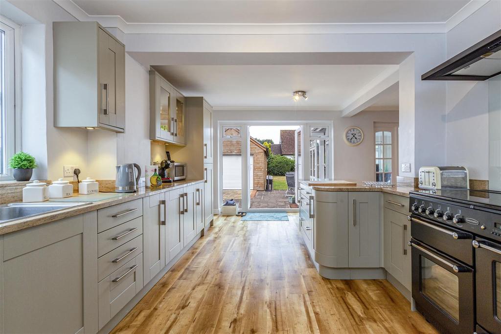 45 Dickens Drive, Row Town, KT15 1 AW - 17.jpg