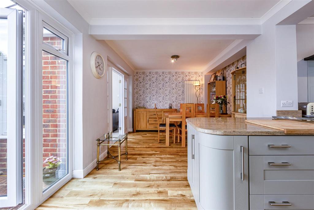 45 Dickens Drive, Row Town, KT15 1 AW - 20.jpg