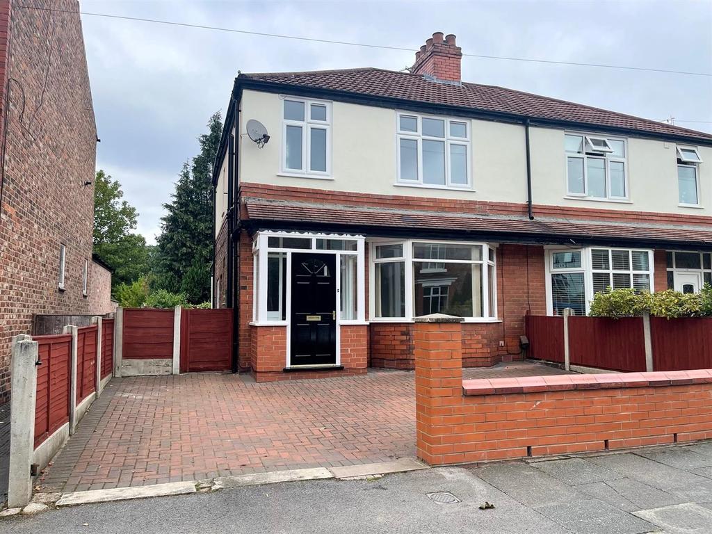 Gladstone Road, Altrincham 3 bed semidetached house £1,395 pcm (£322 pw)