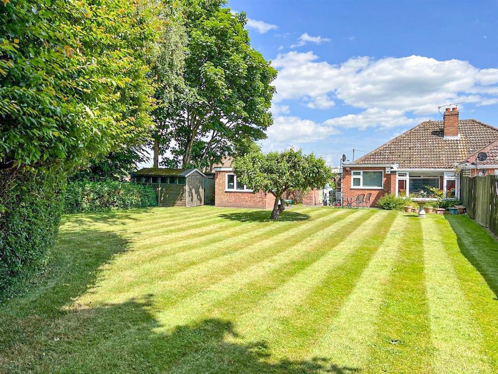 Lone Barn Road, Sprowston 2 bed semidetached bungalow £300,000