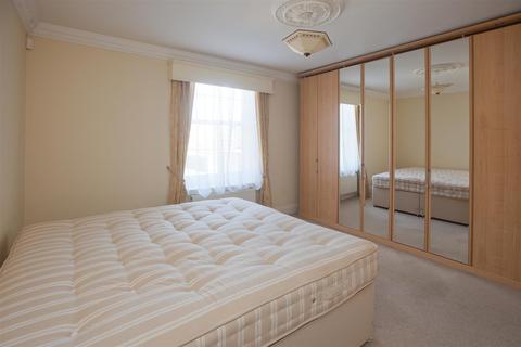 3 bedroom flat to rent - Throgmorton Hall, Old Sarum, Salisbury