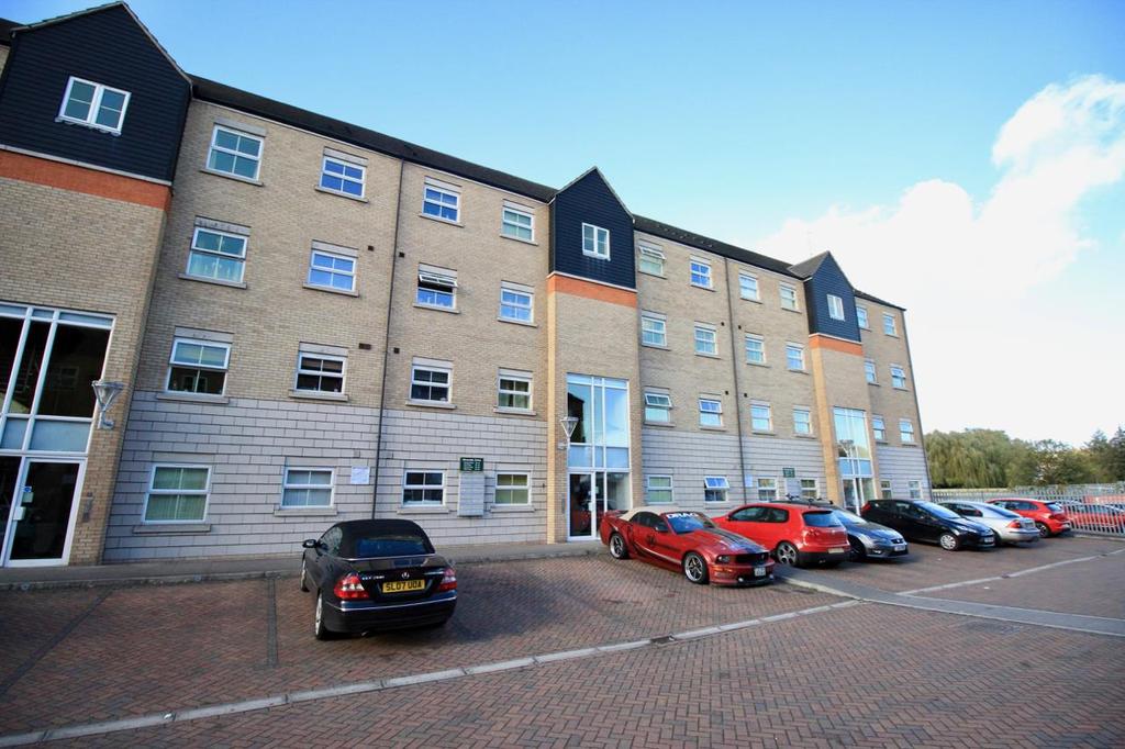 Riverside Drive, Lincoln 2 bed flat £695 pcm (£160 pw)