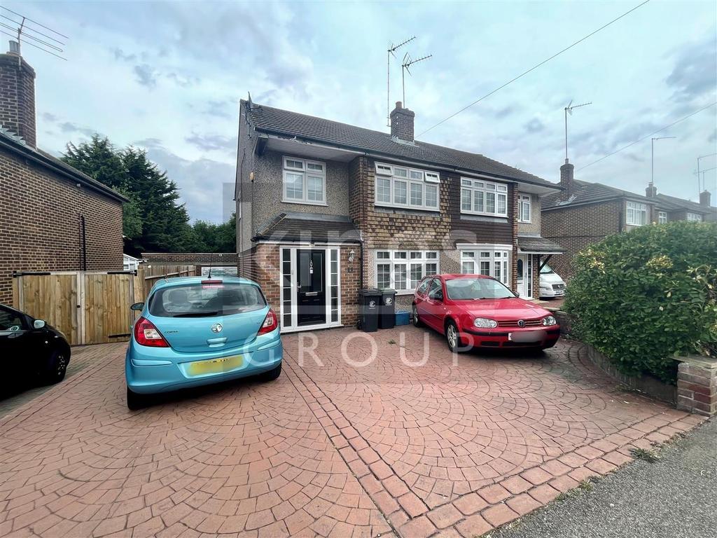 Honey Brook, Waltham Abbey 4 bed semidetached house £485,000