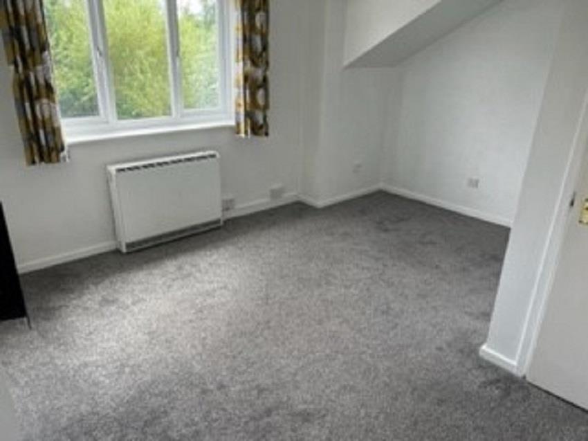 Foxdale Drive, Brierley Hill 2 bed apartment £575 pcm (£133 pw)