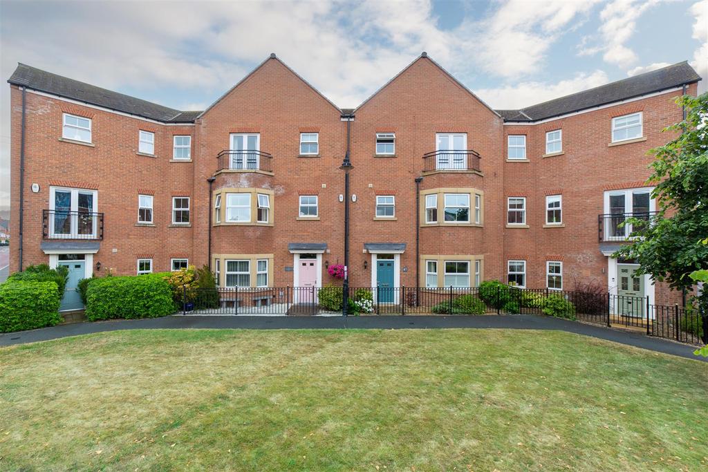 Featherstone Grove, Great Park, NE3 4 bed terraced house £1,750 pcm
