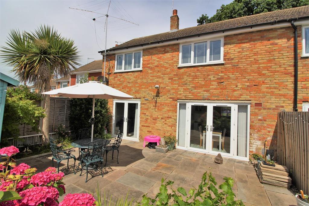 Cleves Way, Ashford, Kent 3 bed terraced house £290,000