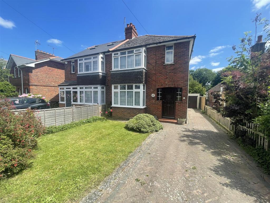 Kingsnorth Road, Ashford, Kent 3 bed semidetached house for sale £