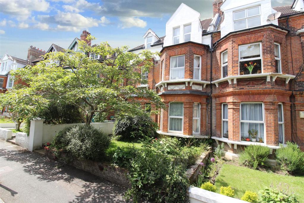 38 Kingsnorth Gardens, Folkestone, Kent 2 bed apartment for sale £210,000