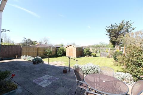 88 Coast Drive, Greatstone, New Romney, TN28 8NR