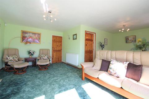 88 Coast Drive, Greatstone, New Romney, TN28 8NR