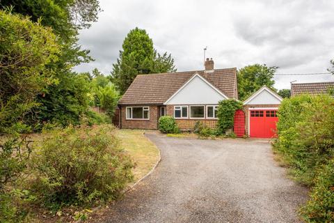 3 bedroom bungalow to rent, Woodlands Road, Bookham