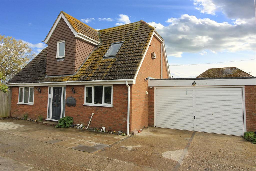 Willop Way, Dymchurch, Romney Marsh... 3 bed detached bungalow £399,995