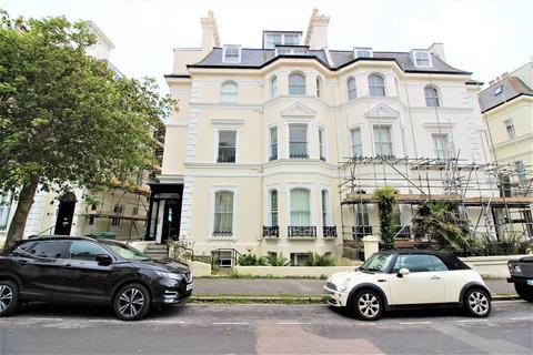 Flat 3, 27 Clifton Crescent, Folkestone, CT20 2EN