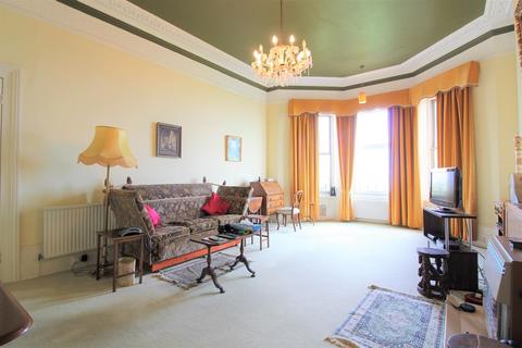 Flat 3, 27 Clifton Crescent, Folkestone, CT20 2EN