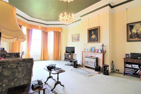 Flat 3, 27 Clifton Crescent, Folkestone, CT20 2EN