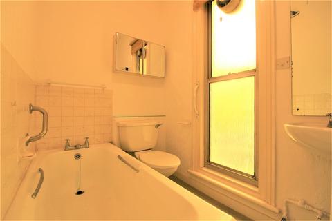Flat 3, 27 Clifton Crescent, Folkestone, CT20 2EN