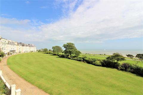 Flat 3, 27 Clifton Crescent, Folkestone, CT20 2EN
