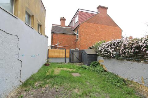 214 Dover Road, Folkestone, CT19 6NJ