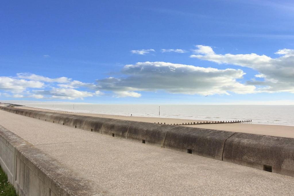 Dymchurch, Romney Marsh, Kent 4 bed semidetached house £495,000